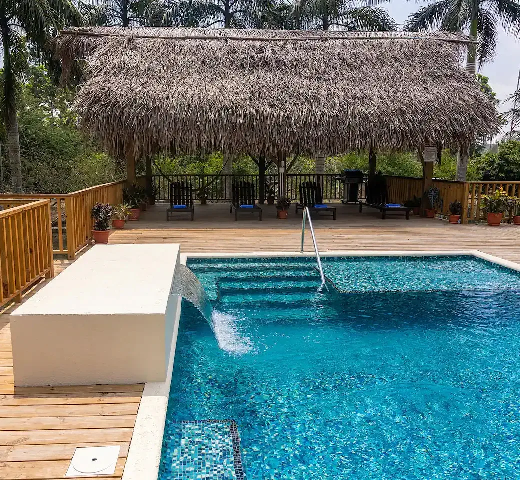 deck5 pool_n_1040x960