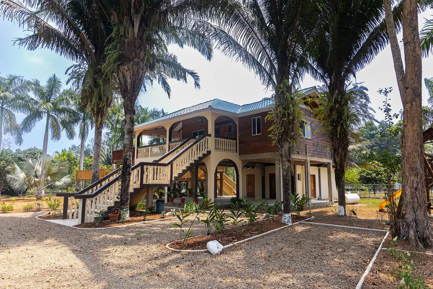 house1-parking1